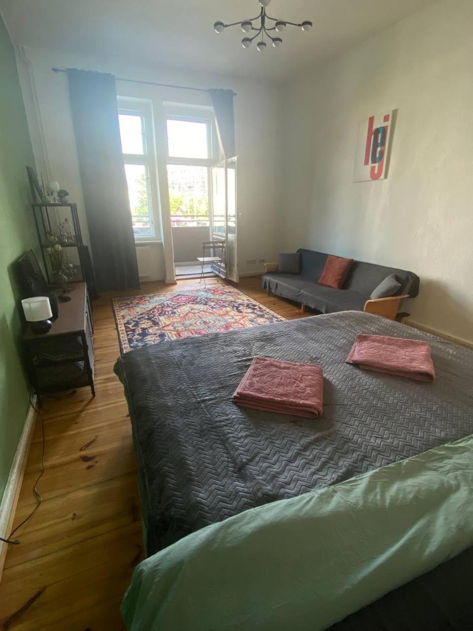 Stylish 2-Room Apartment With Balcony Next To East Side Gallery Berlín Exterior foto