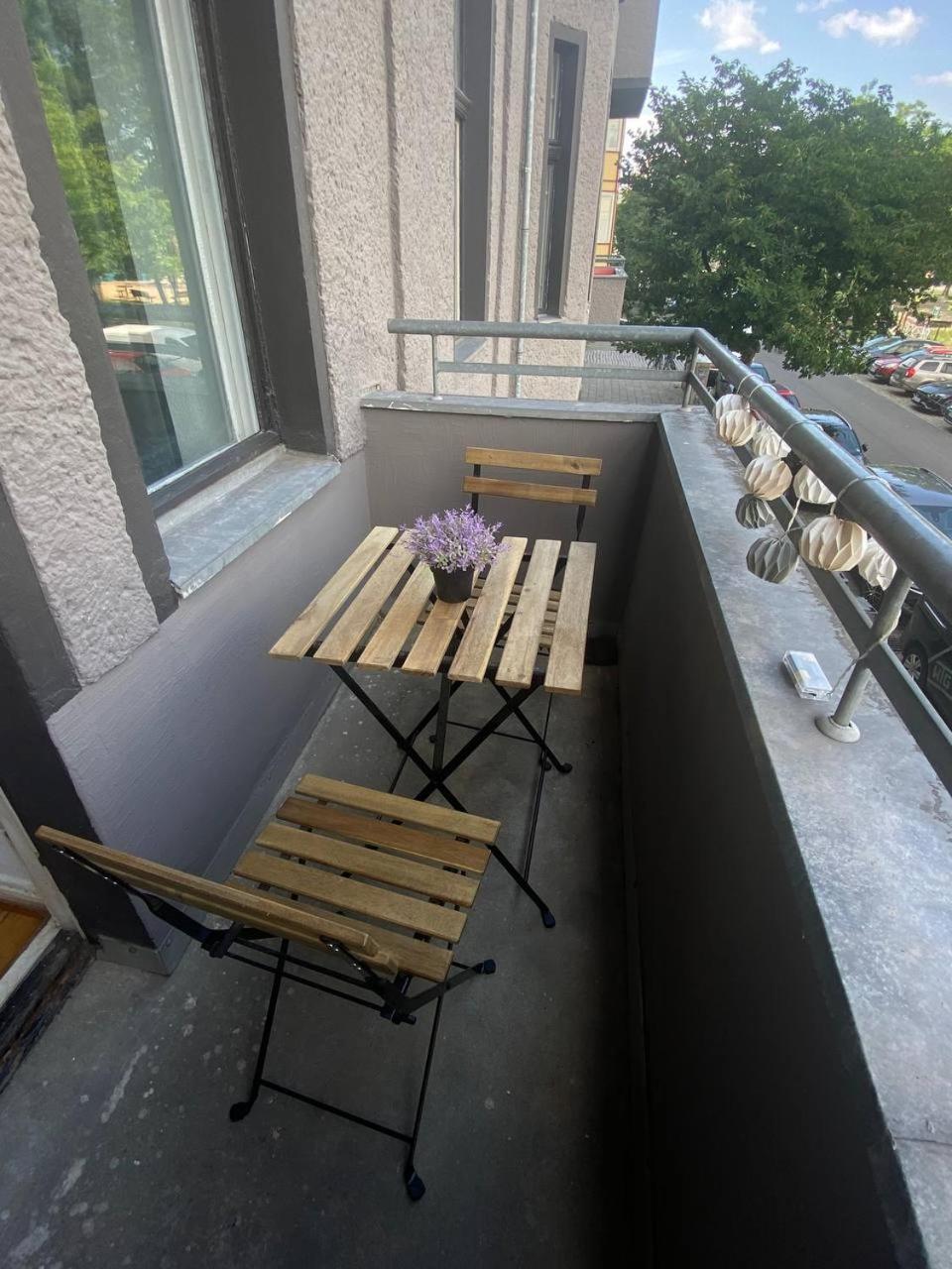 Stylish 2-Room Apartment With Balcony Next To East Side Gallery Berlín Exterior foto