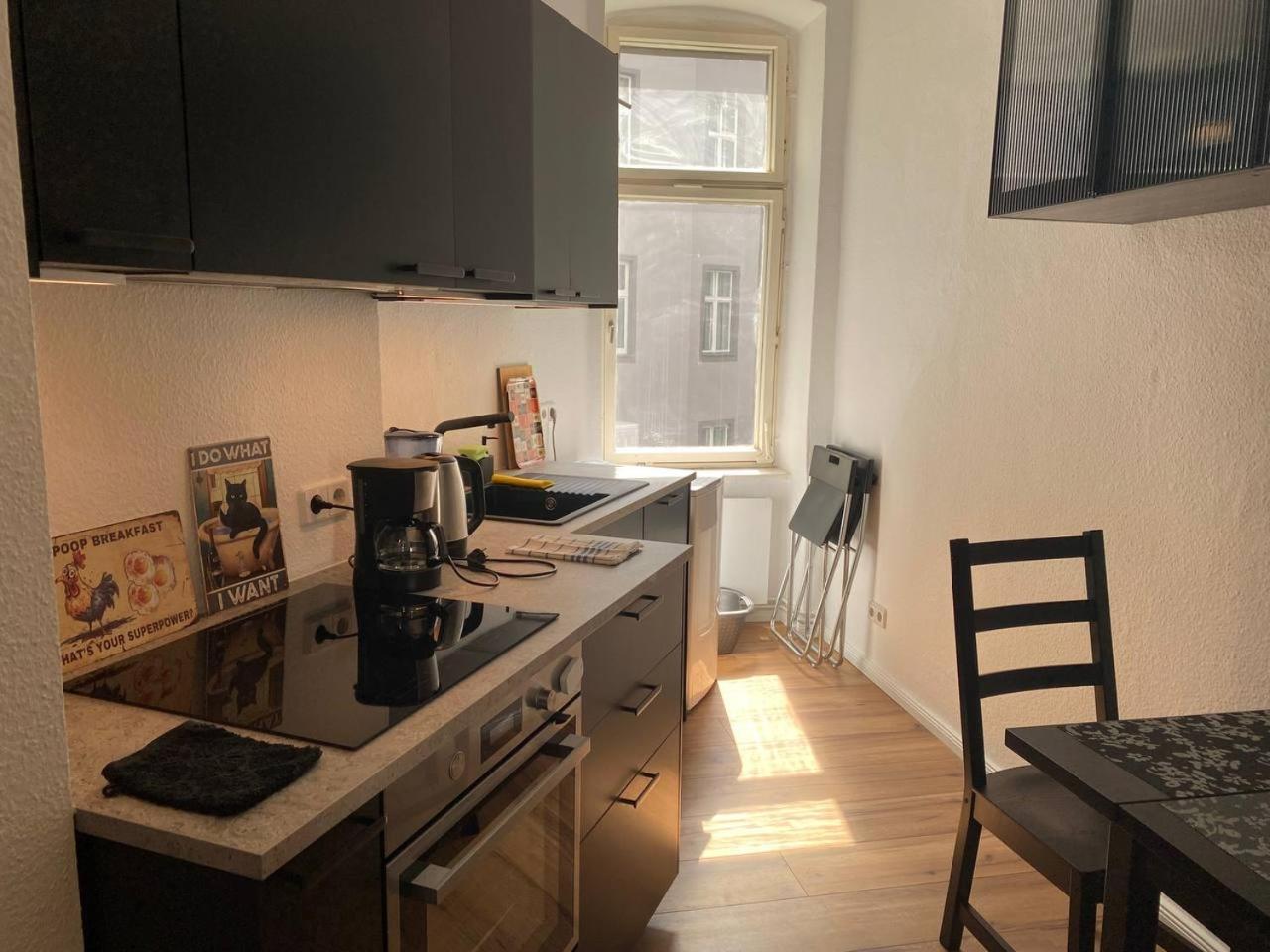 Stylish 2-Room Apartment With Balcony Next To East Side Gallery Berlín Exterior foto